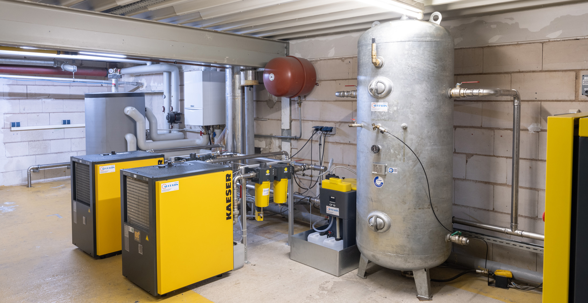 Augustin Technik tauscht zwei Kompressoren bei der RF Plast GmbH aus.